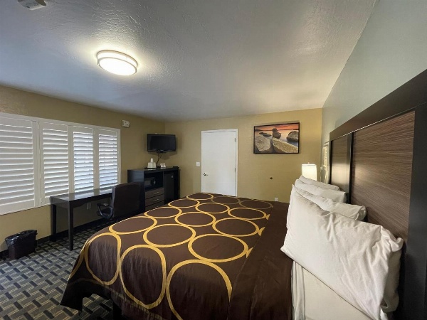 Pinewood Inn Main image